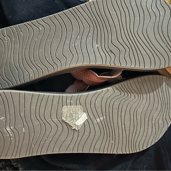 Reef Cushion Sandals in Brown and Yellow 2 pair slippers/flip flops - Picture 2 of 5